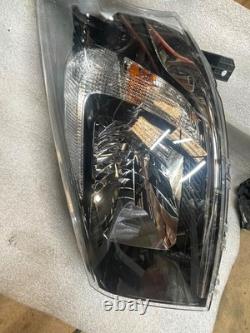 Phare avant gauche Hella Renault Trafic III Opel Vivaro B 260608140R