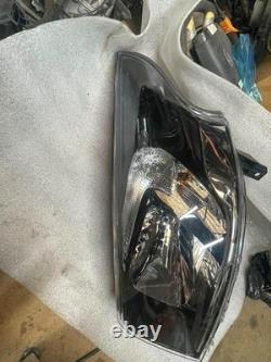 Phare avant gauche Hella Renault Trafic III Opel Vivaro B 260608140R